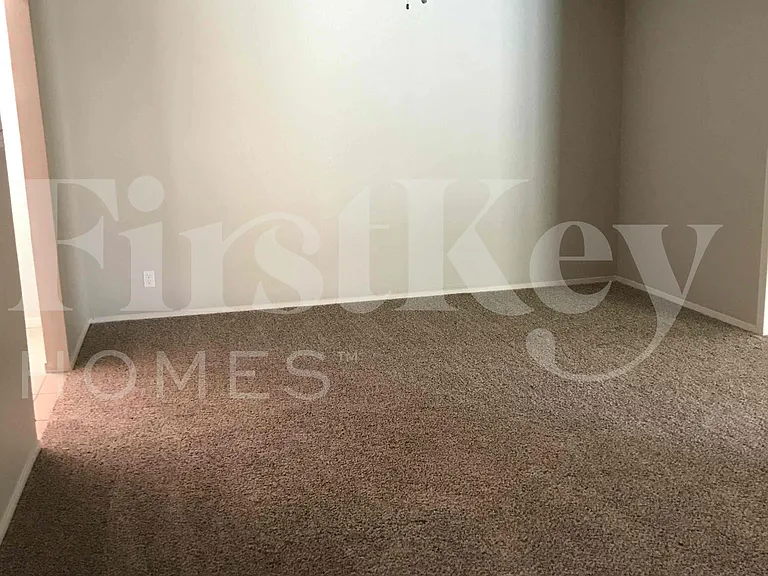 1810 Renada Cir — Photo 28