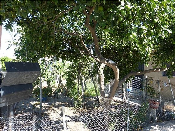 3rd image of 10328 Weigand Ave