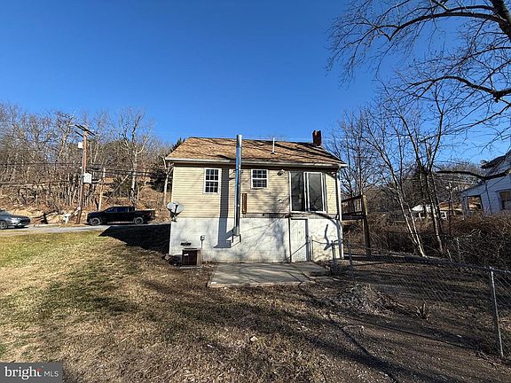 4th image of 558 Martinsburg Rd