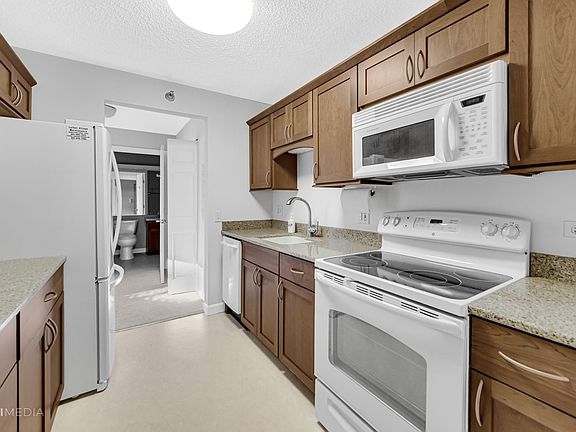 4th image of 1285 N Luther Ln #177