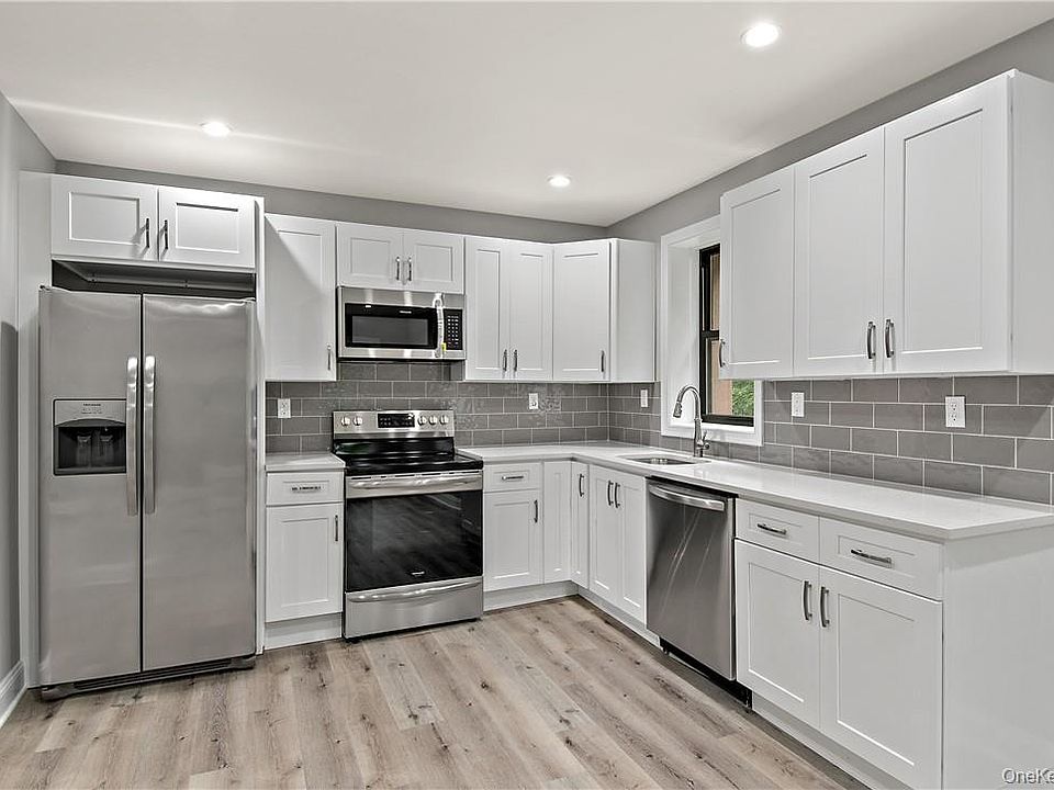 1st image of 122 Commerce St APT 3