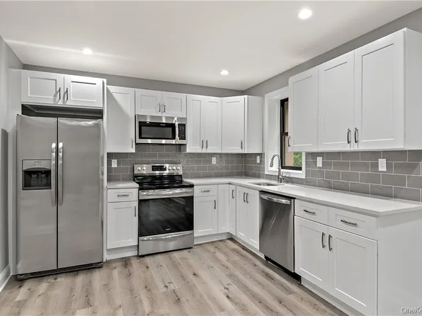 122 Commerce St APT 3, Hawthorne, NY 10532