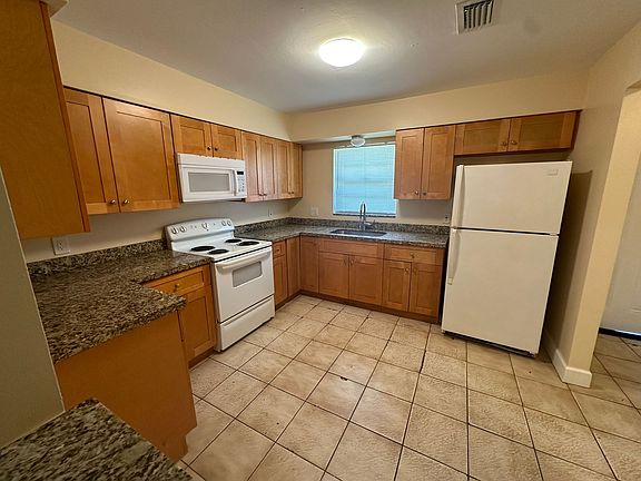 2nd image of 7905-7907 Loomis St #7905