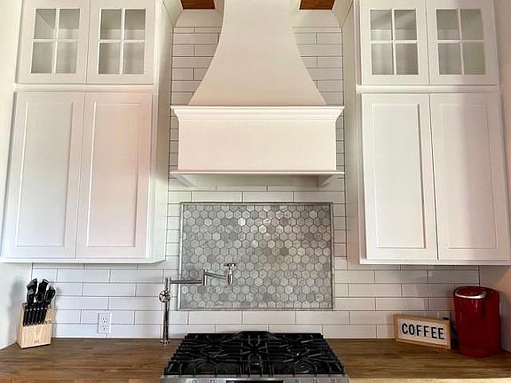 4th image of 1015 N Cutting Ave