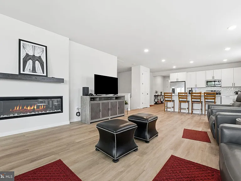 615 Clover Ln — Photo 26