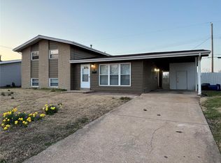 16 Trinity Ln, Florissant, MO 63031