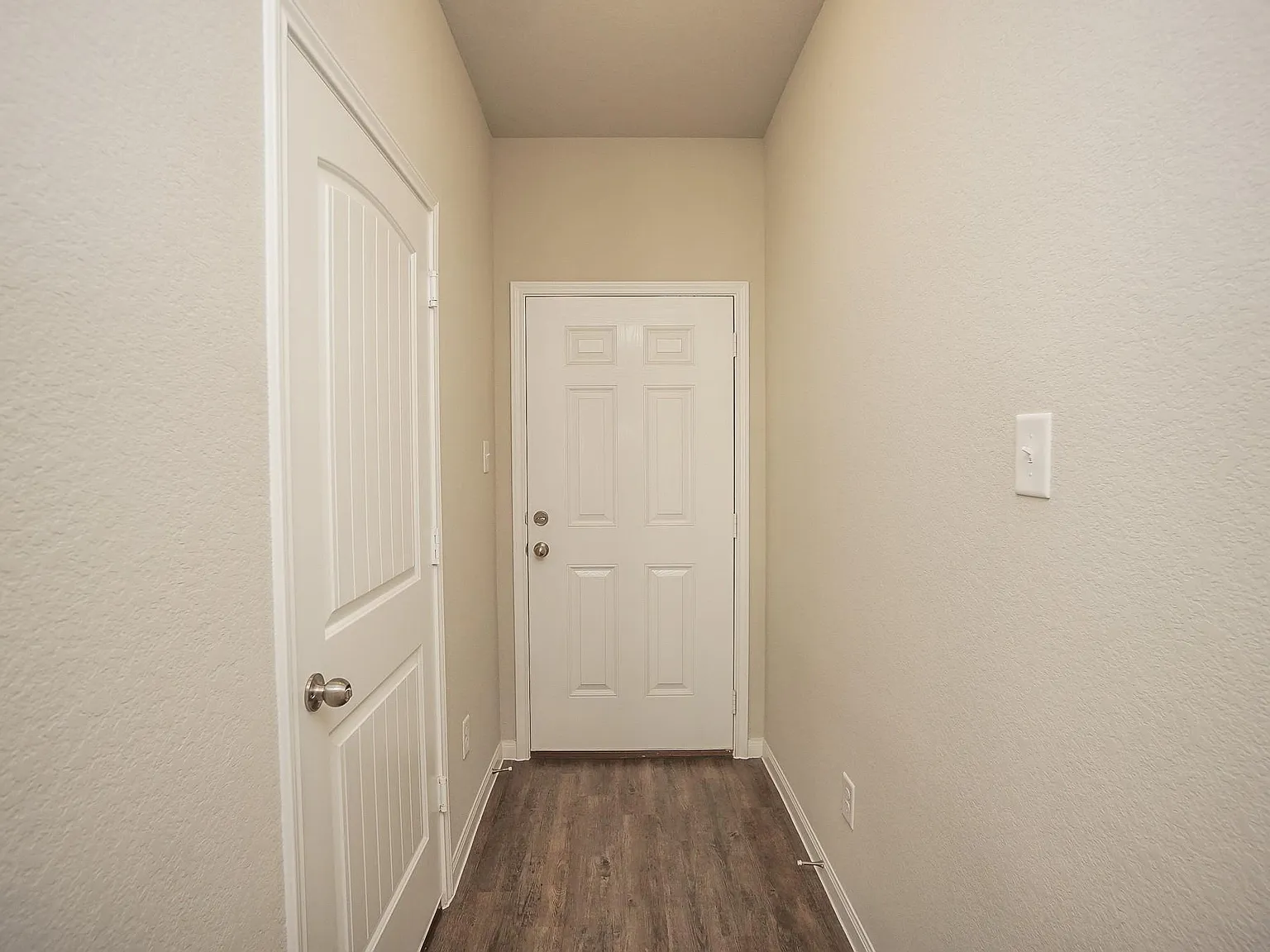 3 bed, 2.0 bath, 1523 sqft, $2,100 — Photo 3