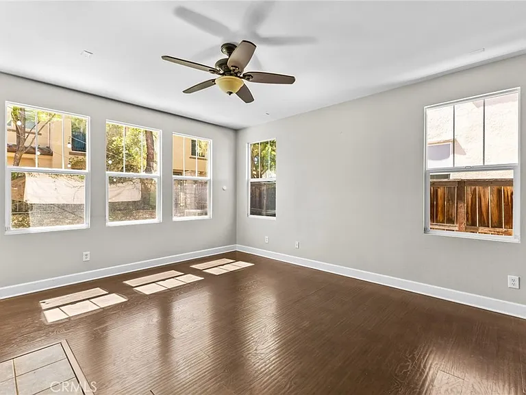 28403 Ravenna St — Photo 28