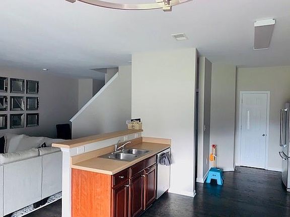 5th image of 197 Bellewood Oak Dr