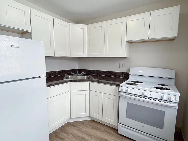 322 Hudson St / Luca Investments LLC — Photo 3