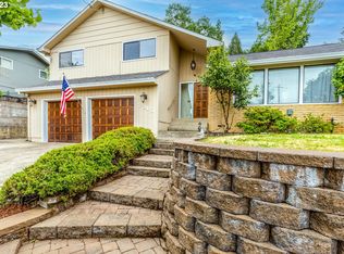 2345 W Crestview Ave, Roseburg, OR 97471