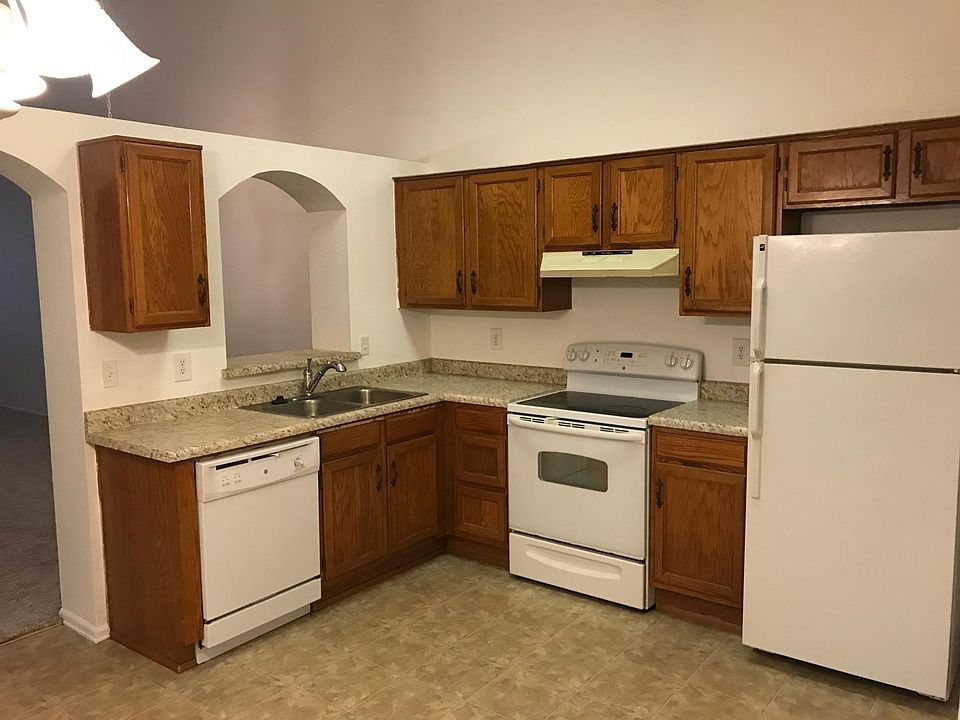 2nd image of 930 E Linda Ln
