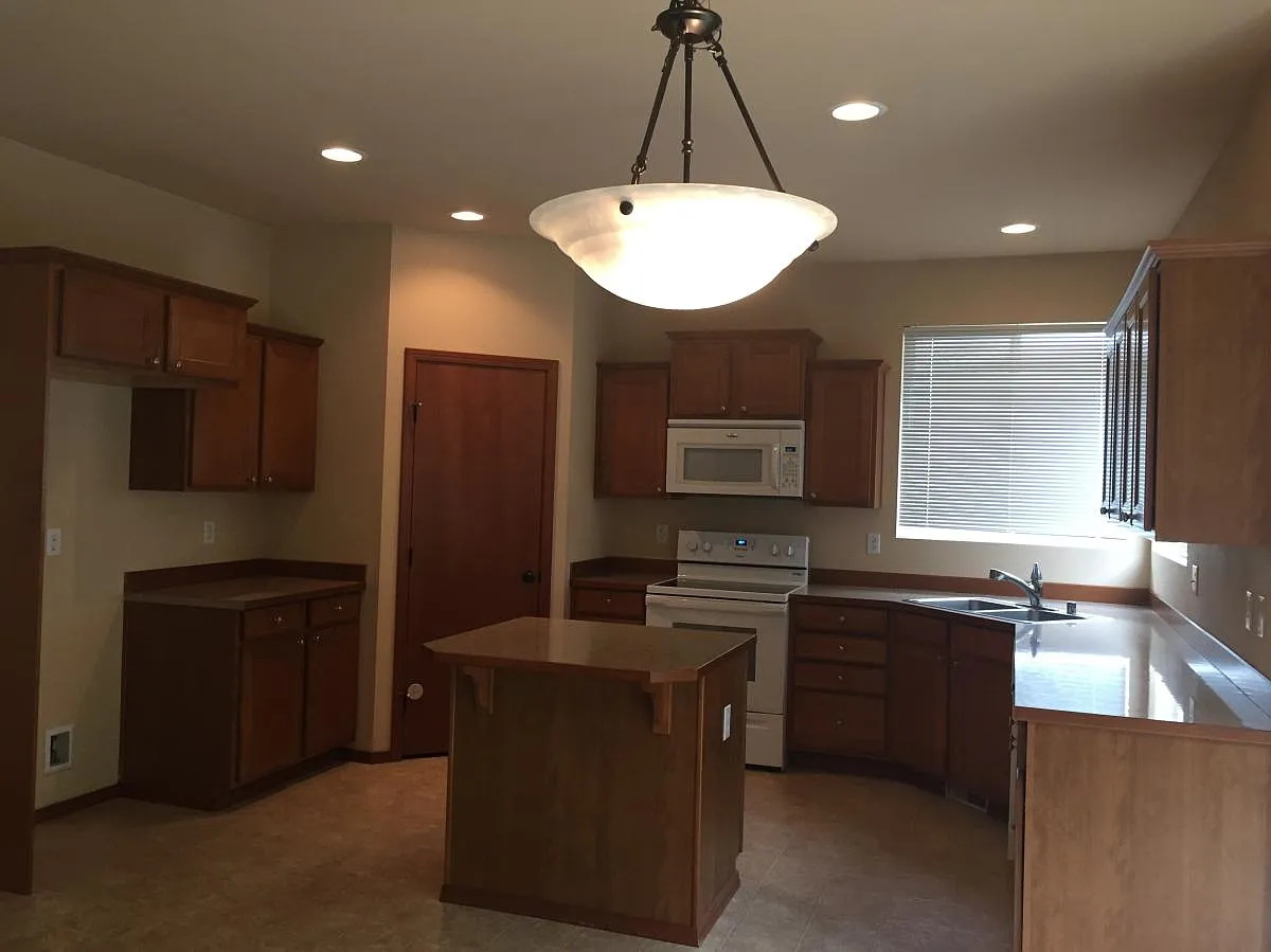 4571 SE Bakken Court — Photo 2