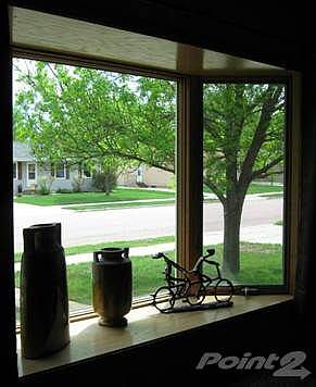 620E15thLivingRoomBayWindow