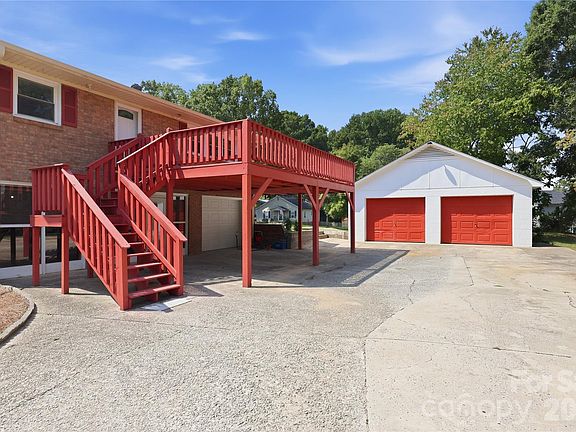 5th image of 1014 Hoke St