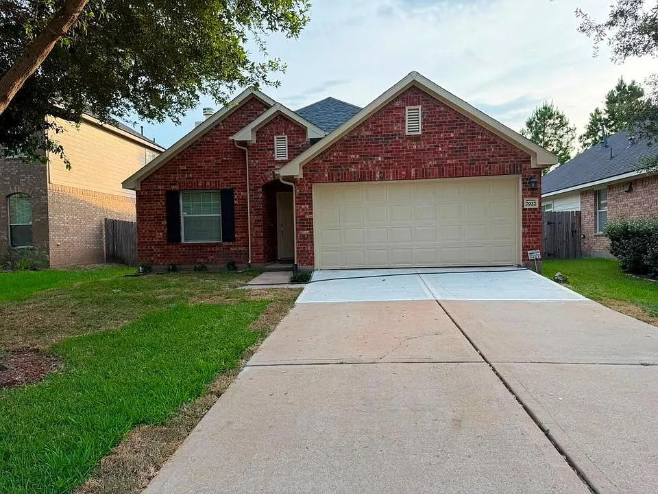 7922 Thorncroft Manor Ln