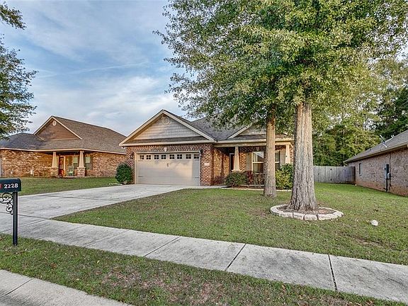 4th image of 2228 Clairmont Dr W