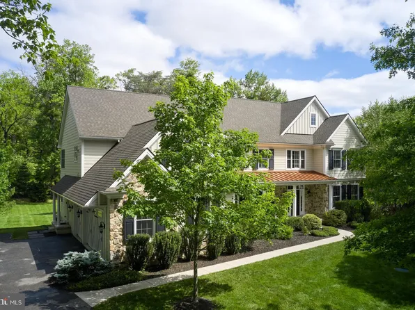 529 Sugartown Rd, Berwyn, PA 19312