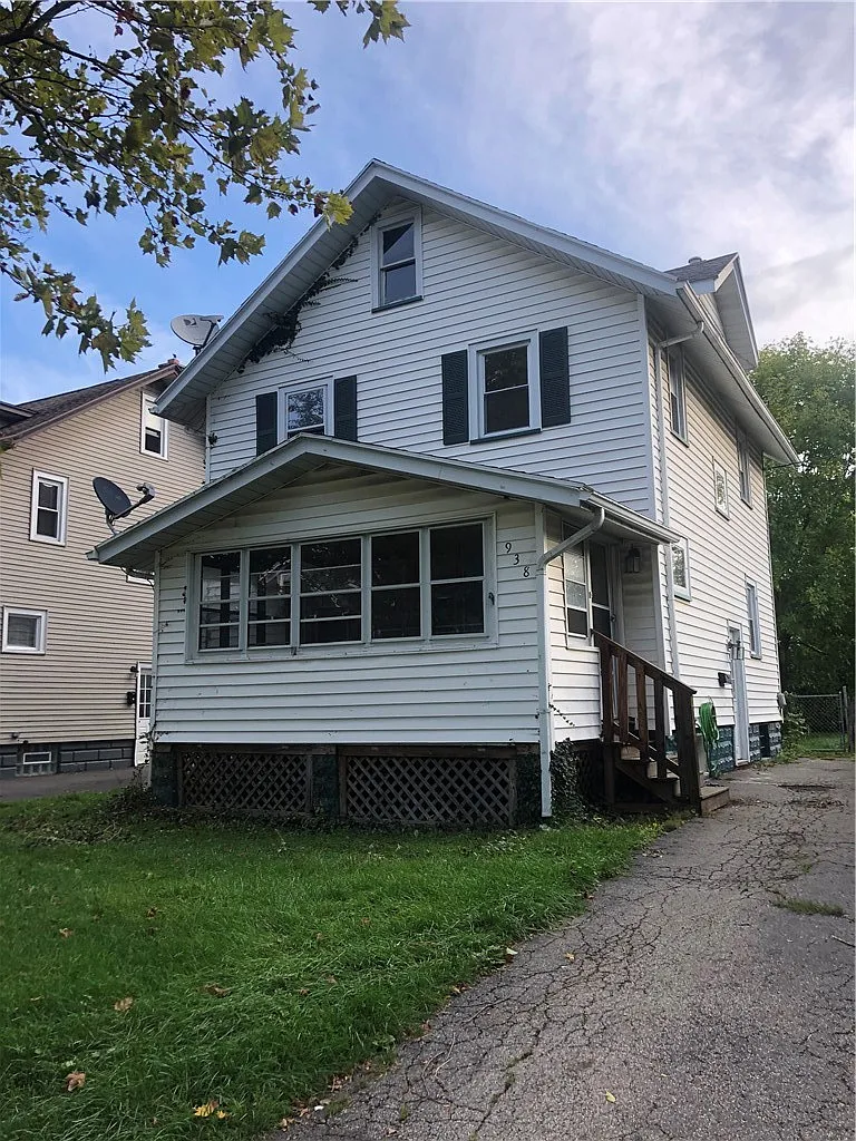 4 bed, 1.0 bath, 1200 sqft, $1,995 — Photo 1