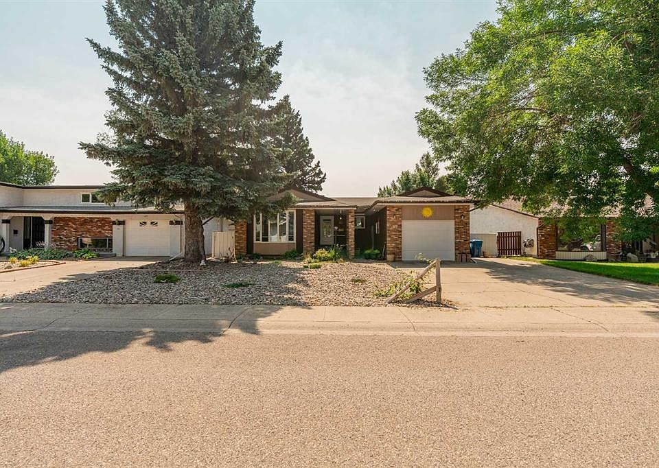 1st image of 42 Honeysuckle Rd N