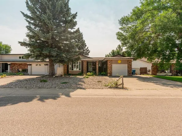 42 Honeysuckle Rd N, Lethbridge, AB T1H 4J9