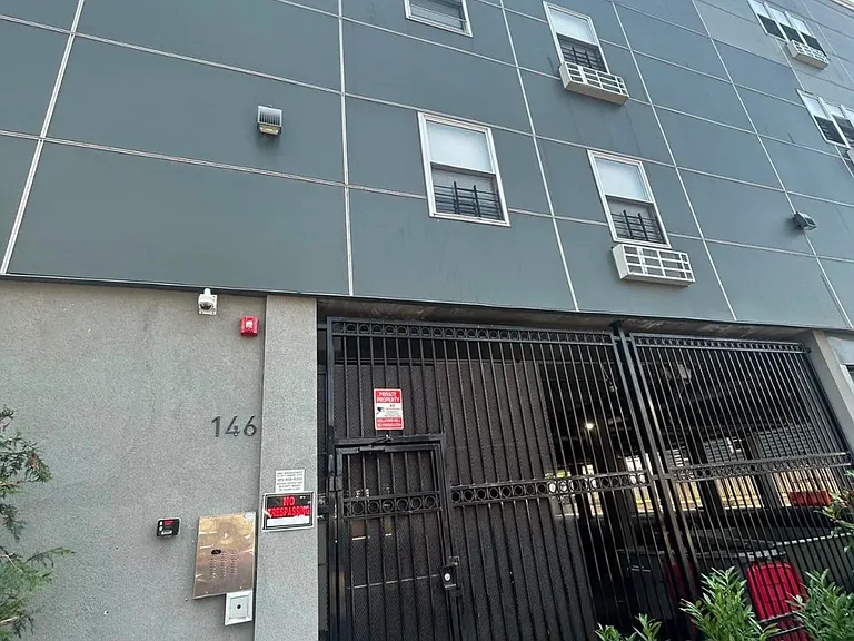 146 Hamilton Ave — Photo 1