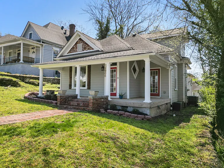1906 Vine St — Photo 2