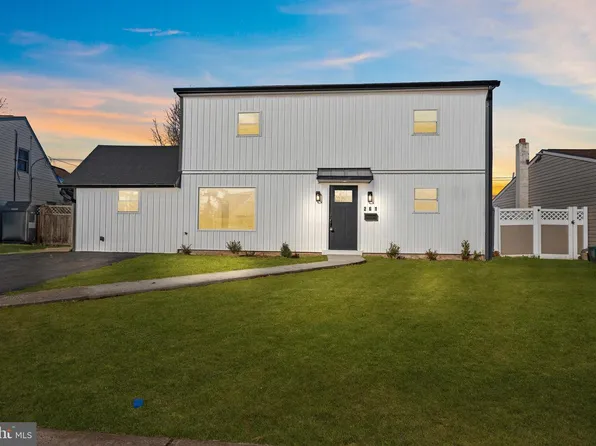 261 Northpark Dr, Levittown, PA 19054