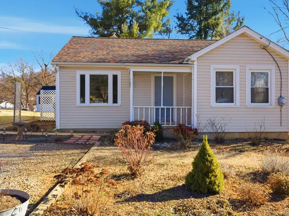 1823 Vinson St, Staunton, VA 24401