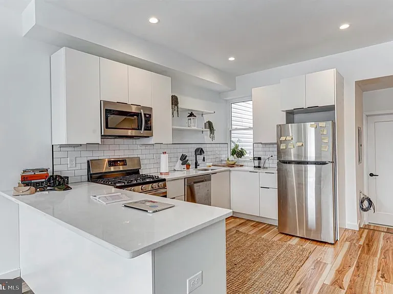 2437 W Oxford St #2 — Photo 1