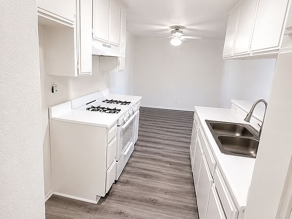 3rd image of 7040 Haskell Ave #310