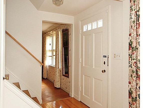 3rd image of 270 Crosby Blvd