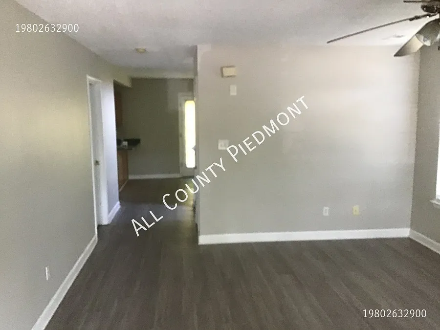 3 bed, 2.5 bath, 1695 sqft, $1,795 — Photo 2