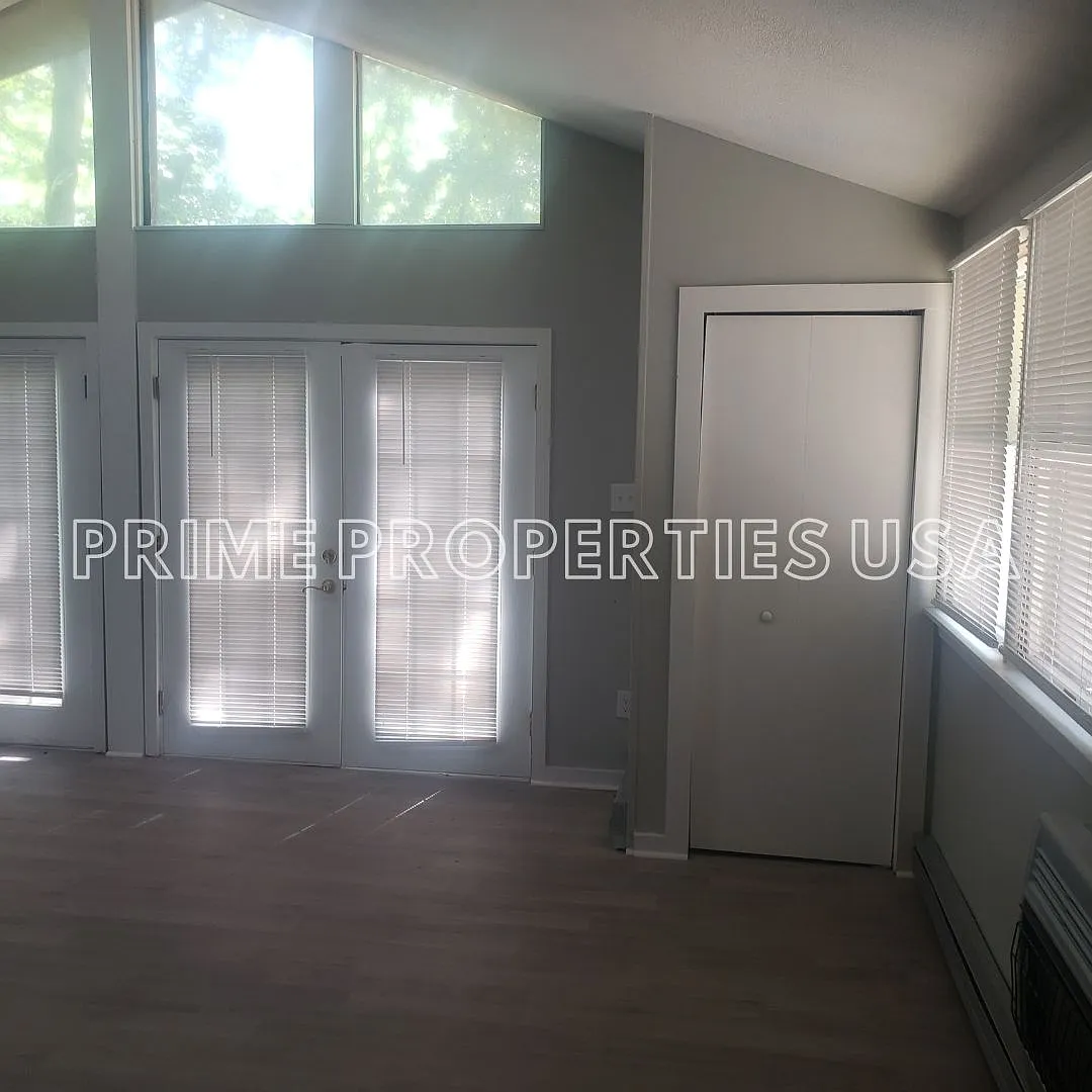 3 bed, 1536 sqft, $2,196 — Photo 4