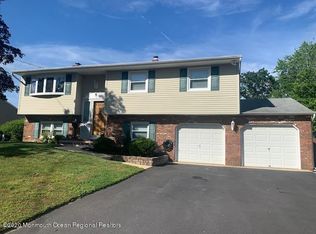 5 Chatham Dr, Howell, NJ 07731