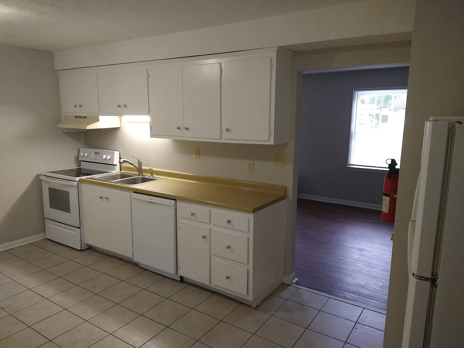2 bed, 900 sqft, $1,350 — Photo 2