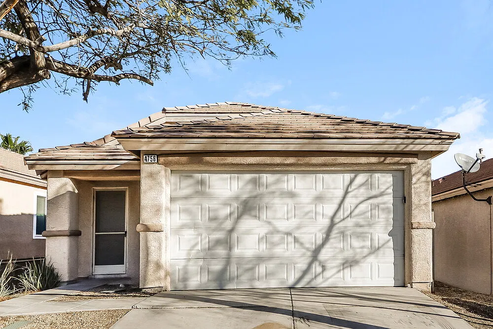 3 bed, 2.0 bath, 1314 sqft, $1,820 — Photo 1