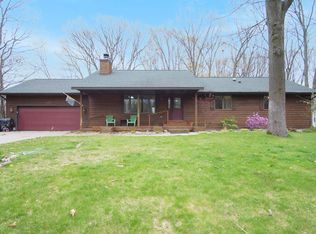 6724 Burton Woods Dr, Whitehall, MI 49461
