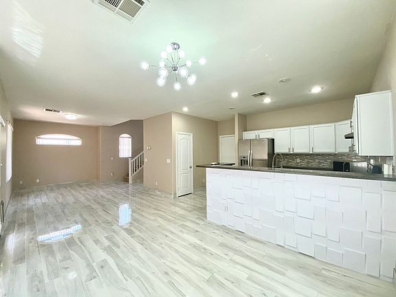 3rd image of 8531 Peaceful Dreams St