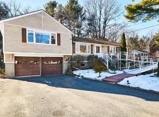 5 Wildwood St, Burlington, MA 01803