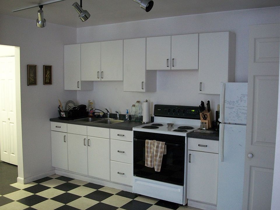 2nd image of 330 Tate St #B