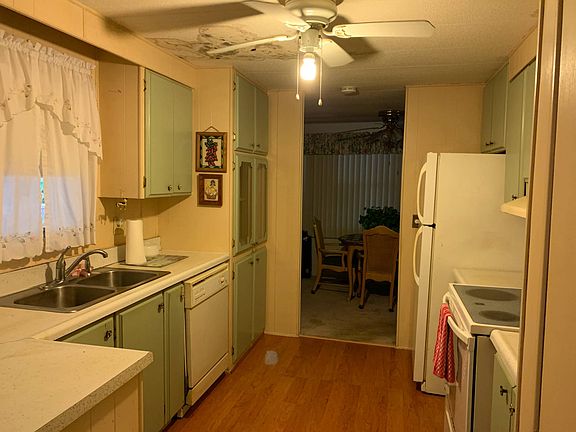 4th image of 39 Coachlight Ct