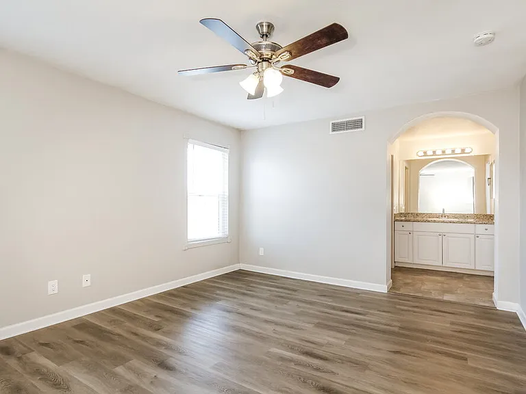 8737 W Bluefield Ave — Photo 10