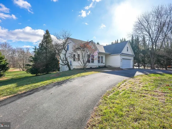 132 Lakeland Dr, Sterling, VA 20164