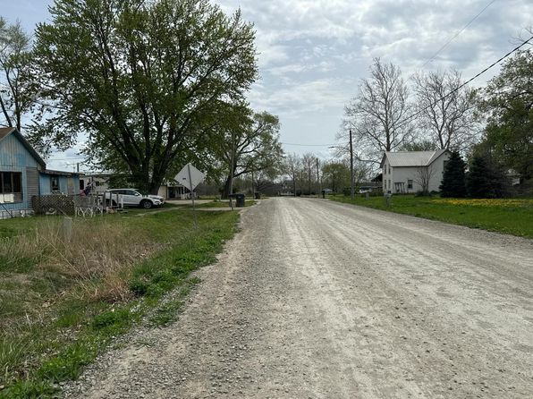 207 E Main St, Kirkville, IA 52566