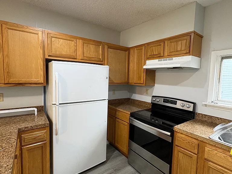 290 W 7th St #1 — Photo 3