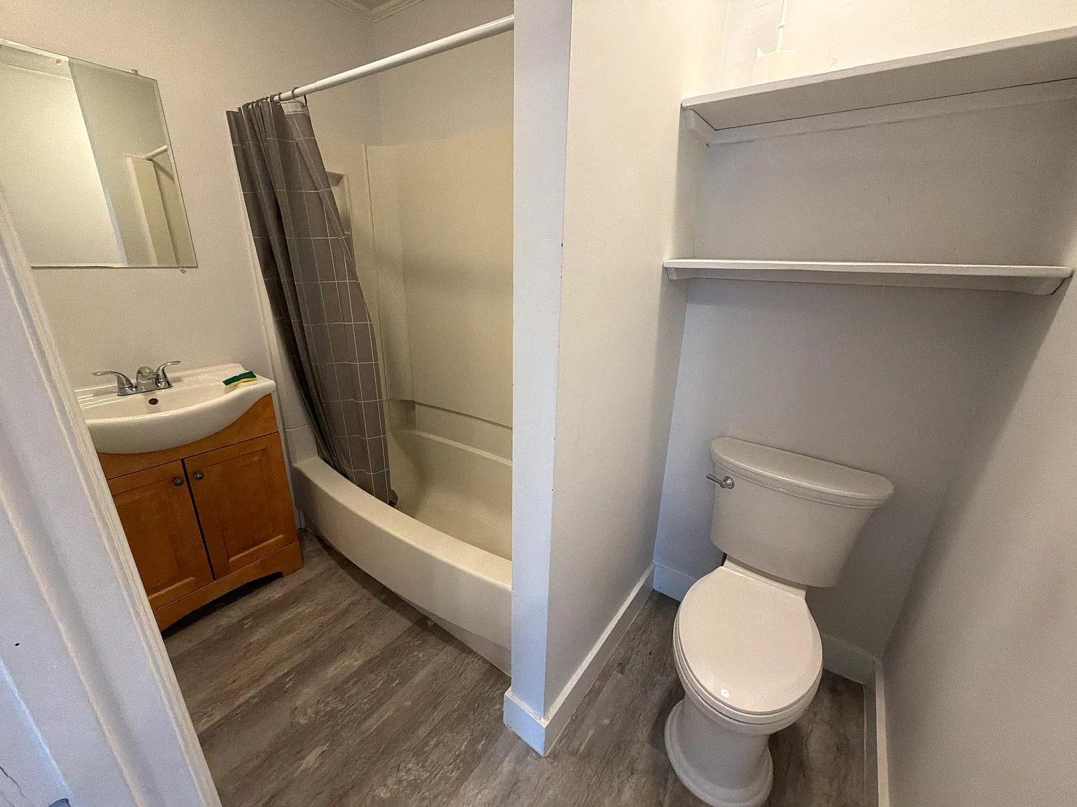 8 bed, 3306 sqft, $850 — Photo 2