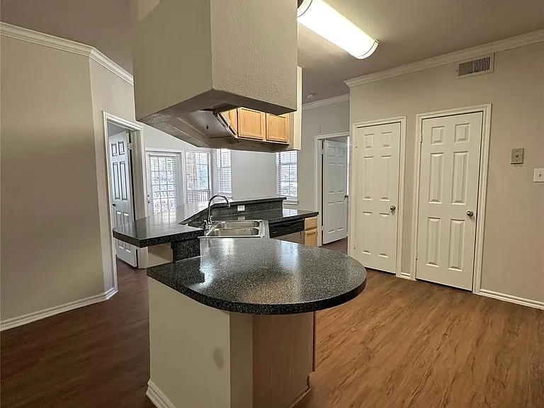 6804 N Capital Of Texas Hwy #212 — Photo 2