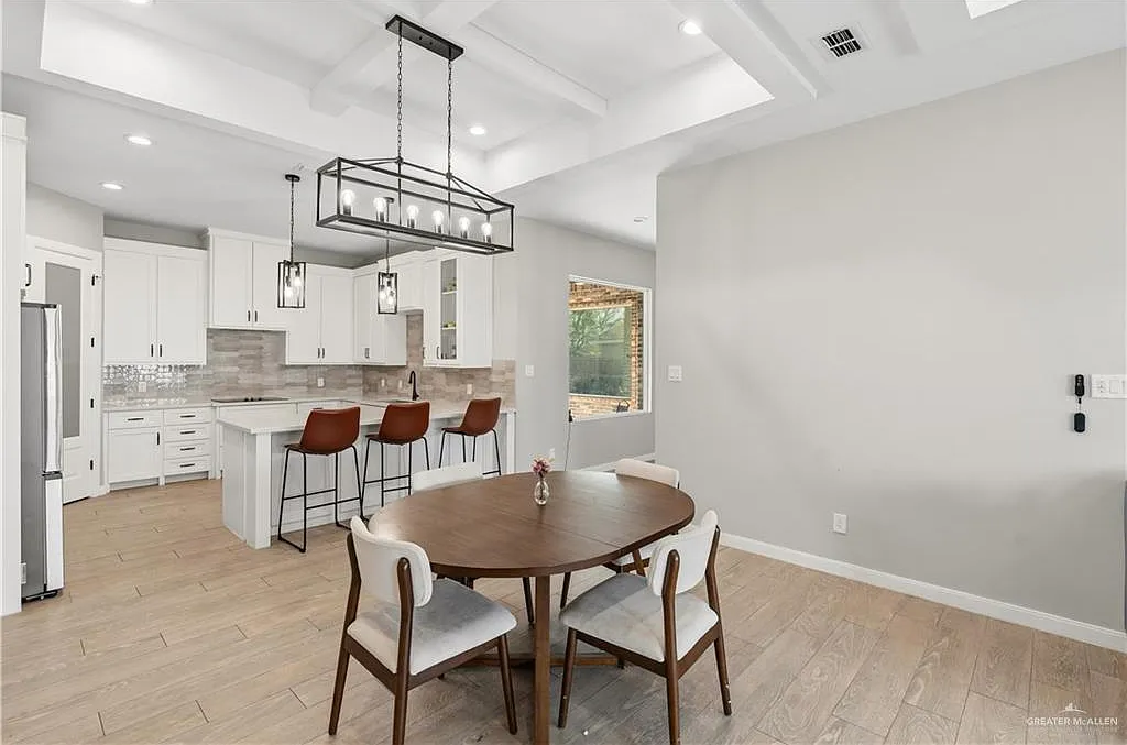 4 bed, 2.5 bath, 2202 sqft, $2,700 — Photo 4