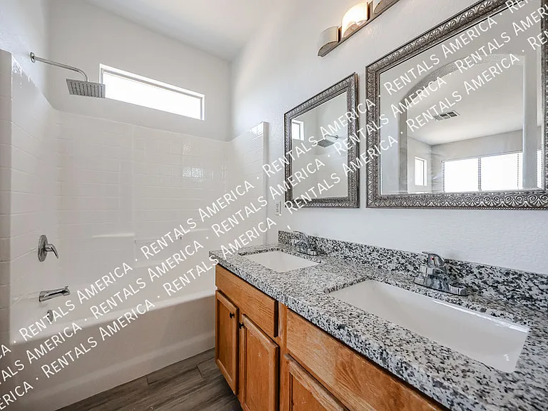 3825 S 60th Dr — Photo 27